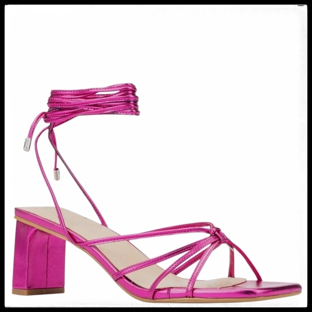 NWT Fashion to Figure Lana Women's Wide Width Strappy Block Heel Sandal Size 8W